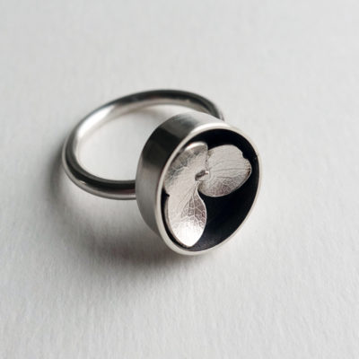 single hydrangea bloom ring