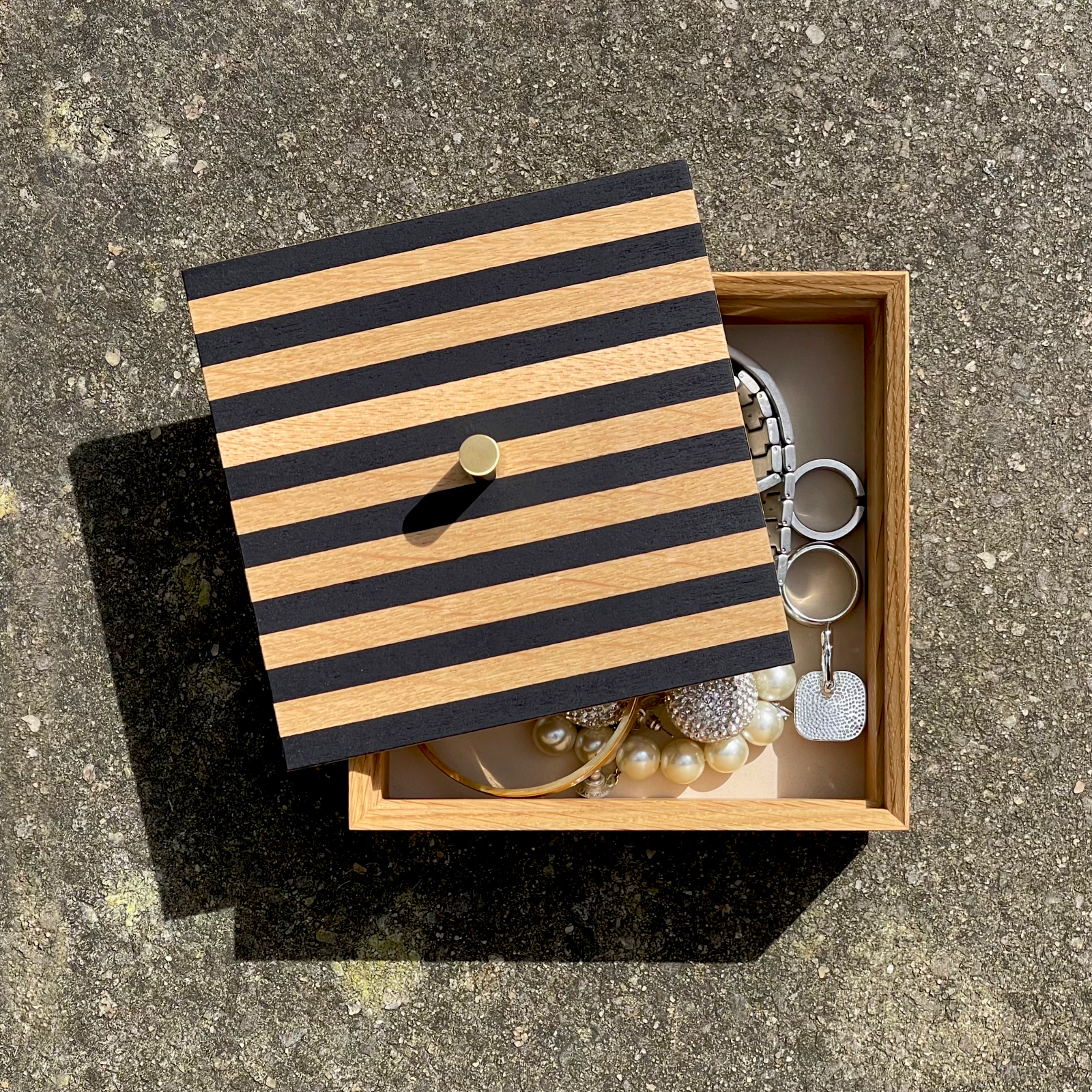 variation-image-1774360375